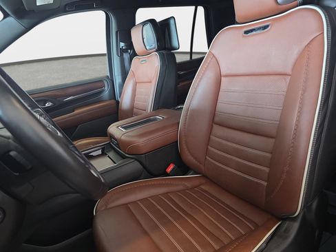 Used 2023 GMC Yukon Denali Ultimate AWD/4WD image 15
