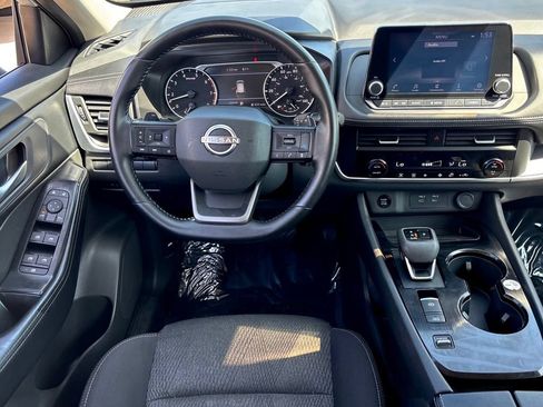 Used 2025 Nissan Rogue SV FWD image 21