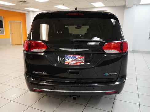 Used 2018 Chrysler Pacifica Limited w/ Advanced Safetytec Group FWD image 8