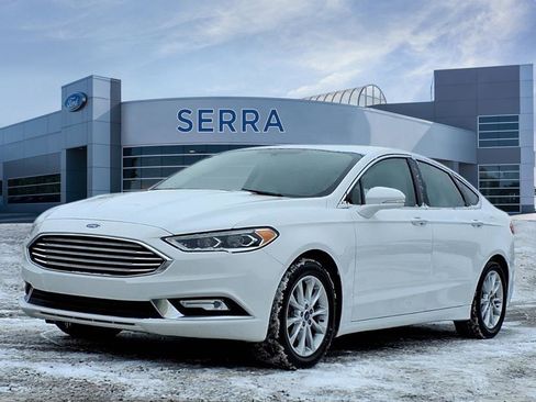 Used 2017 Ford Fusion SE w/ Fusion SE Technology Package image 1