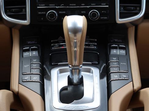 Used 2016 Porsche Cayenne image 21