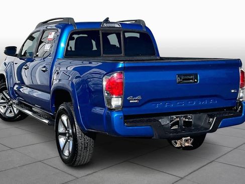 Used 2016 Toyota Tacoma Limited image 10