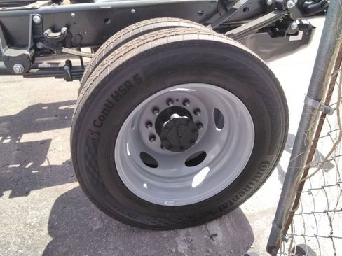 New 2025 Ford F550 2WD Regular Cab Super Duty w/ XL Chrome Package image 16