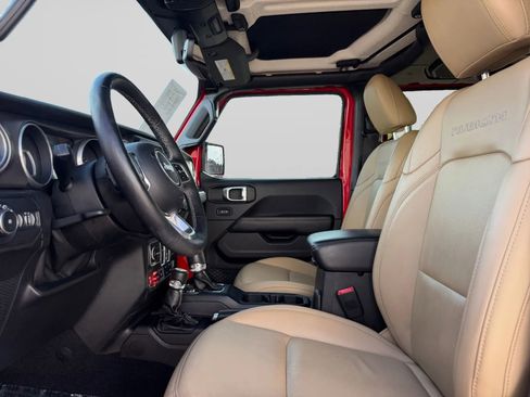 Used 2018 Jeep Wrangler Unlimited Rubicon w/ Dual Top Group AWD/4WD image 17