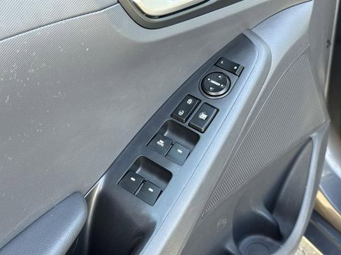 Used 2019 Hyundai Ioniq Plug-In Hybrid image 16