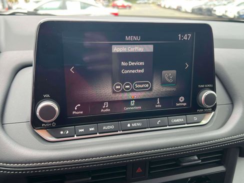 Used 2025 Nissan Rogue S image 17