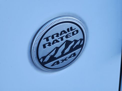 Used 2020 Jeep Wrangler Unlimited Sahara image 25