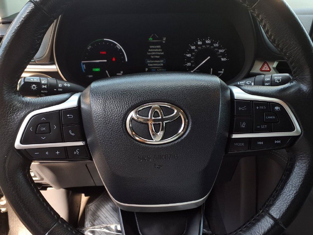 Certified 2024 Toyota Sienna XLE FWD image 14