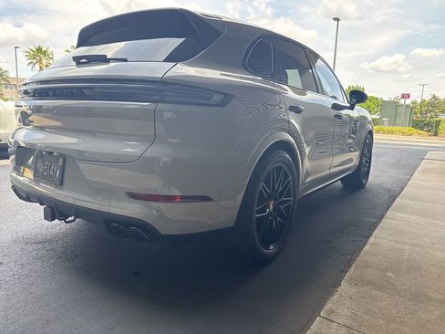 Certified 2024 Porsche Cayenne S AWD/4WD image 4