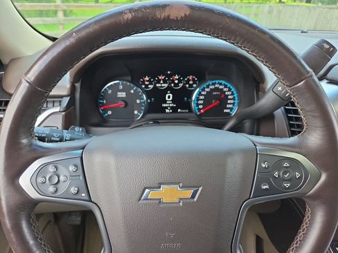 Used 2016 Chevrolet Suburban LTZ RWD image 12