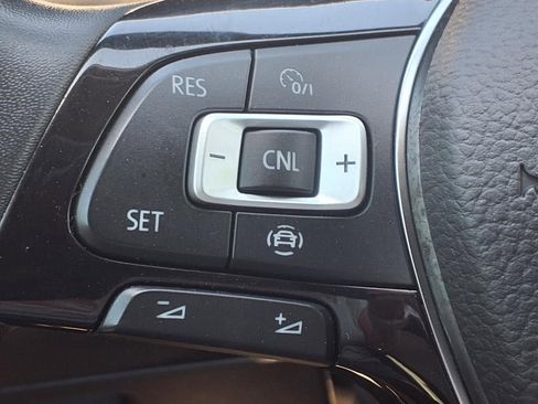 Used 2020 Volkswagen Tiguan SE image 24