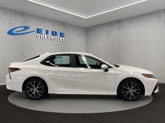 Used 2023 Toyota Camry SE FWD video 2