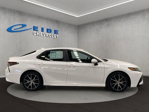 Used 2023 Toyota Camry SE FWD image 2