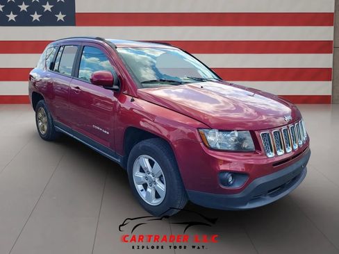 Used 2017 Jeep Compass Latitude FWD image 3