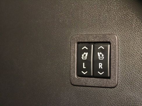 Used 2023 Buick Enclave Avenir image 16