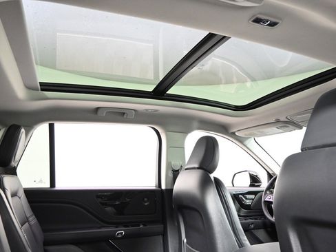 New 2025 Lincoln Aviator AWD w/ Equipment Group 101A image 17