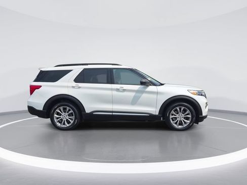 Used 2020 Ford Explorer XLT w/ Equipment Group 202A AWD/4WD image 9