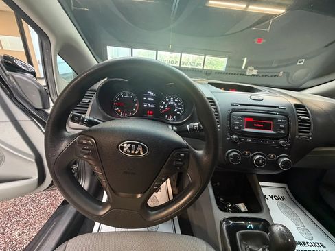 Used 2017 Kia Forte LX FWD image 15