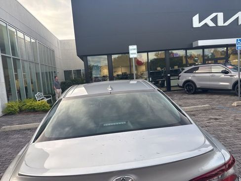 Used 2023 Toyota Camry SE FWD image 11