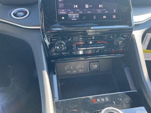 New 2025 Jeep Grand Cherokee Altitude image 23