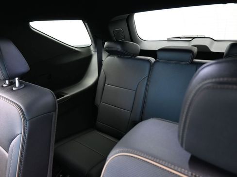 Used 2025 Chevrolet Traverse High Country FWD image 44