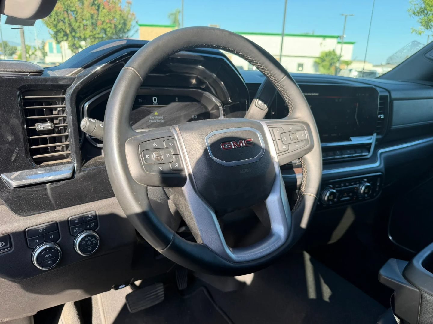Used 2025 GMC Sierra 1500 SLT AWD/4WD image 11