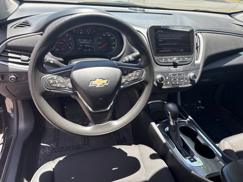 Used 2023 Chevrolet Malibu LT FWD image 16