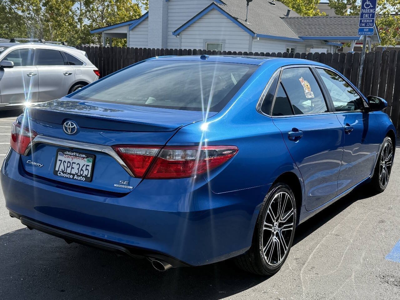 Used 2016 Toyota Camry SE FWD image 6