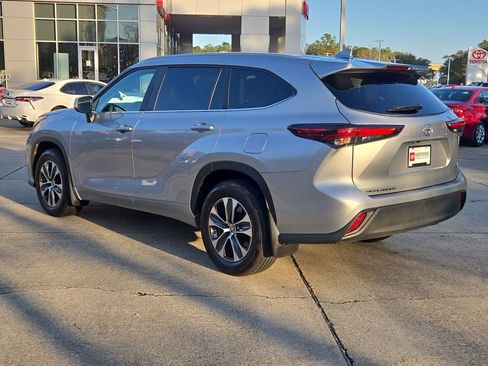 Certified 2024 Toyota Highlander XLE image 3