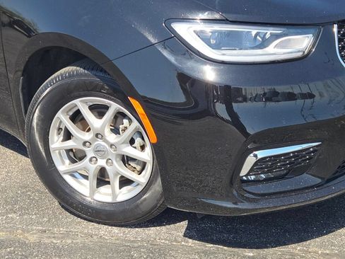 Certified 2024 Chrysler Pacifica Touring-L FWD image 4