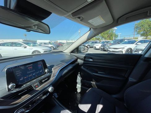 Used 2025 Nissan Altima 2.5 SV image 36