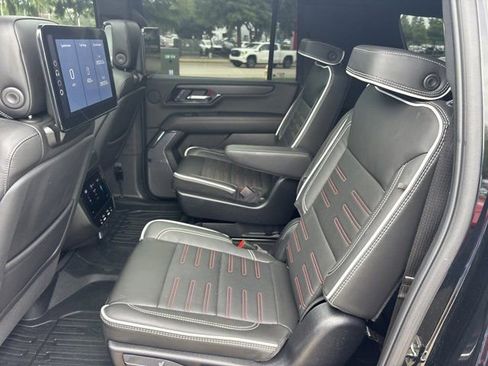 Used 2025 GMC Yukon XL AT4 Ultimate AWD/4WD image 19