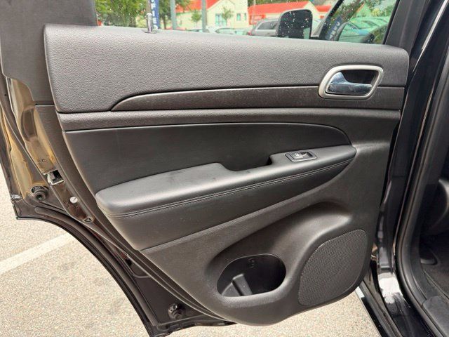 Used 2018 Jeep Grand Cherokee Altitude AWD/4WD image 14