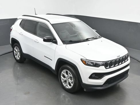 Used 2024 Jeep Compass Latitude AWD/4WD image 46