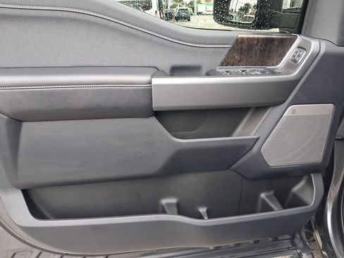 Used 2025 Ford F250 Lariat w/ Black Appearance Package image 14