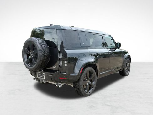 Used 2022 Land Rover Defender 110 V8 AWD/4WD image 9