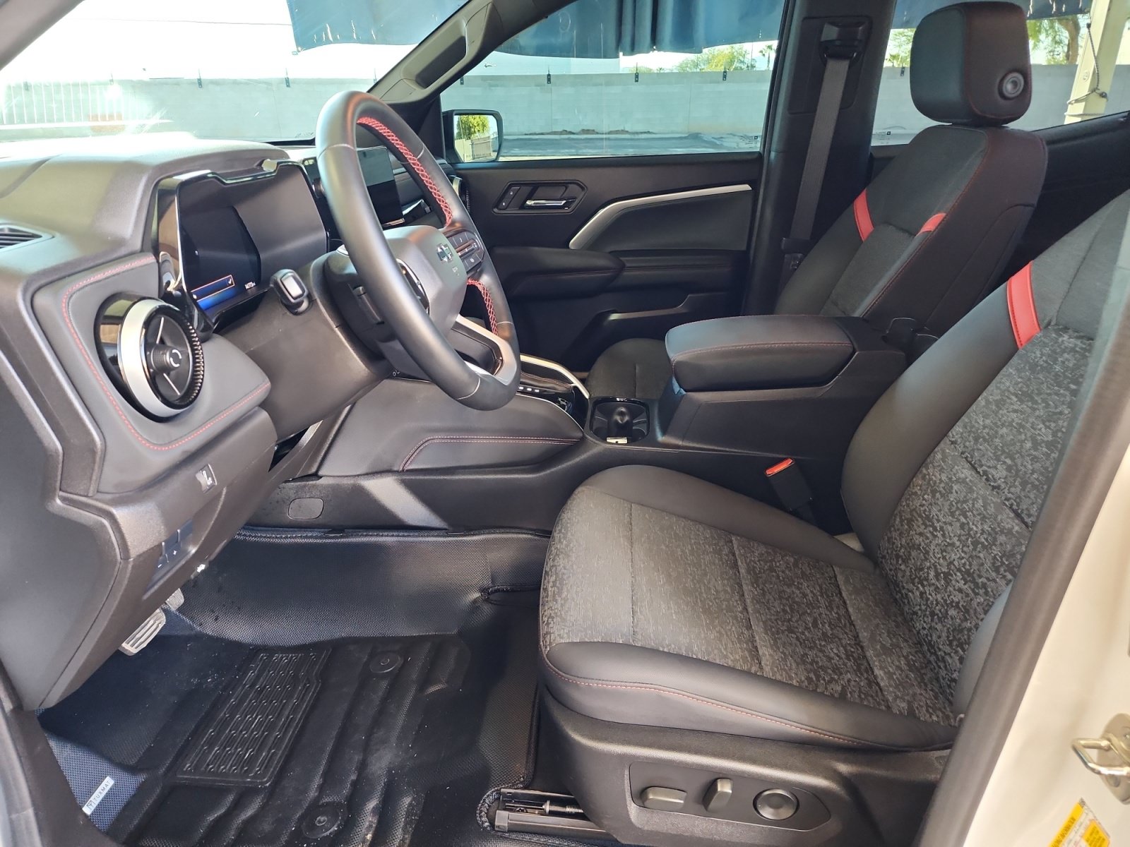 Used 2024 Chevrolet Colorado Z71 w/ Z71 Convenience Package 2 AWD/4WD image 12