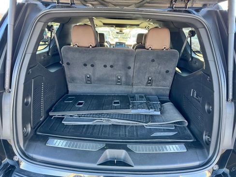 Used 2022 Chevrolet Suburban High Country image 17