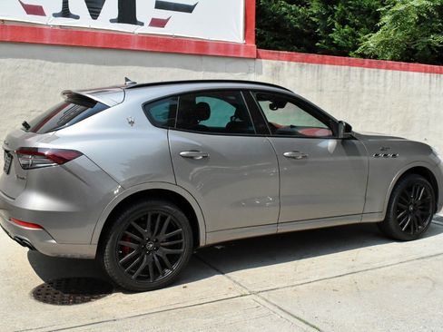 Used 2022 Maserati Levante GT AWD/4WD image 7