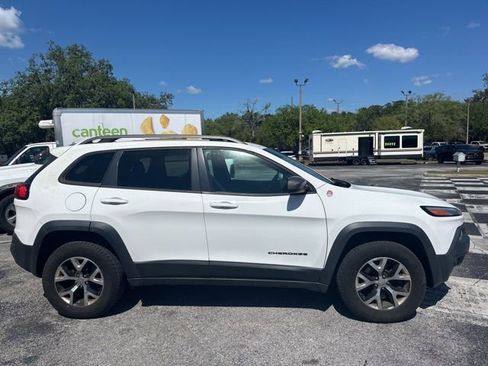 Used 2016 Jeep Cherokee Trailhawk w/ Leather Interior Group AWD/4WD image 6