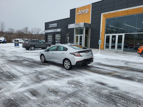 Used 2018 Chevrolet Volt Premier image 11