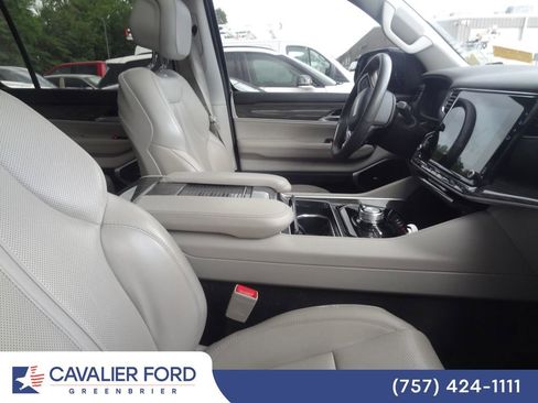 Used 2022 Jeep Wagoneer Series II w/ Convenience Group I AWD/4WD image 9