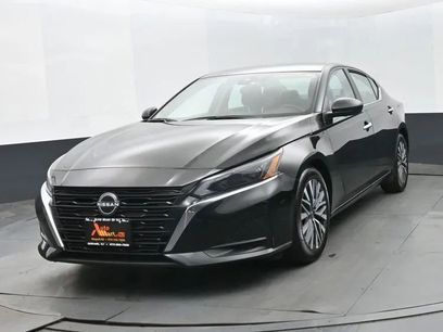Used 2024 Nissan Altima 2.5 SV
