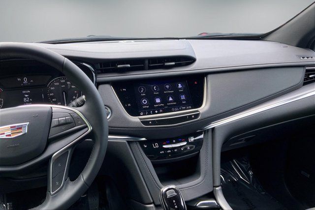 Used 2025 Cadillac XT5 Luxury w/ LPO, Floor Liner Package AWD/4WD image 5