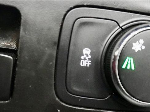 Used 2019 Chevrolet Traverse LT image 28