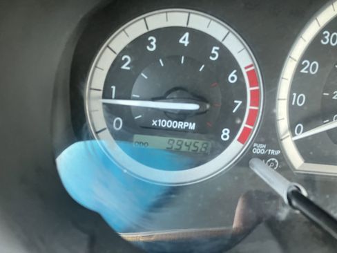 Used 2004 Toyota Sienna XLE image 7