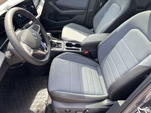 New 2025 Volkswagen Jetta SE image 12