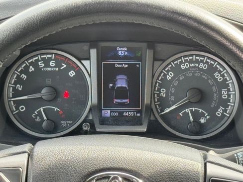 Used 2022 Toyota Tacoma TRD Sport w/ TRD Premium Sport Package AWD/4WD image 26