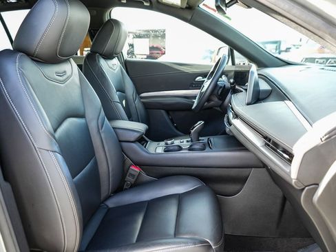 Used 2024 Cadillac XT4 Premium Luxury image 17