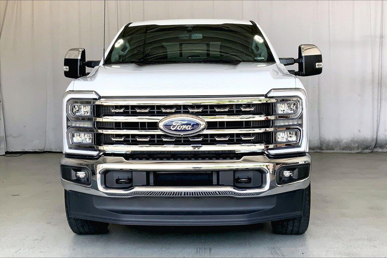 Used 2026 Ford F350 Lariat AWD/4WD image 2